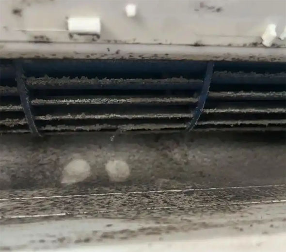 巴中空调吹的风有股烧焦味是怎么回事